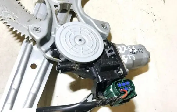 Nissan Juke I F15 Rear door window regulator motor
