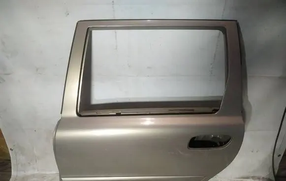 Volvo XC70 Rear door rudos