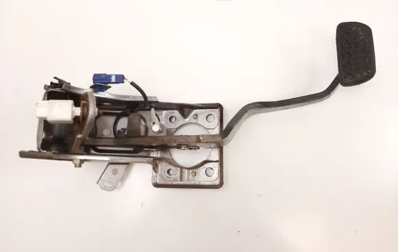 Toyota Hilux (AN10, AN20, AN30) Brake pedal