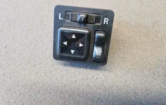 Mitsubishi Pajero Sport I Wing mirror switch
