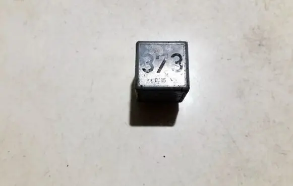 Volkswagen PASSAT B5.5 Other relay 8d0951253a v23134-b52-x301