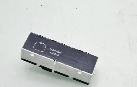 Toyota Aygo AB40 Seat belt warning relay AM2206160894