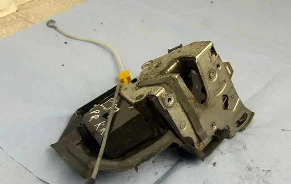 BMW 5 E39 Front door lock