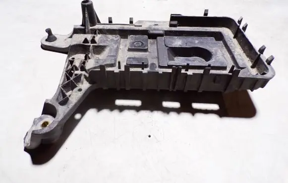 Volkswagen Touran II Battery tray 1K0915333H