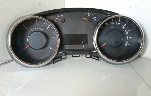 Peugeot 5008 Speedometer (instrument cluster) 9666174980 00338481 69189230U