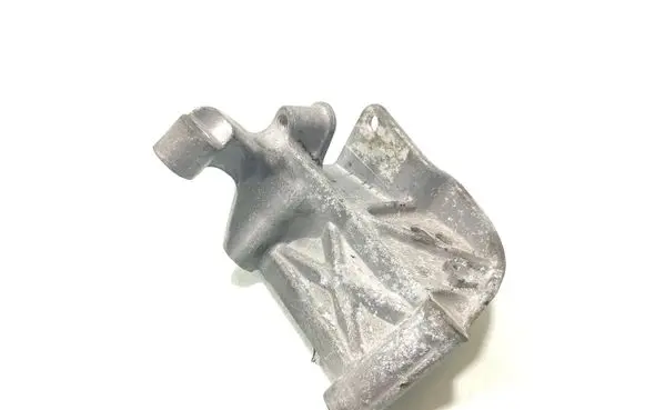 Volvo V40 Engine mounting bracket 31686385