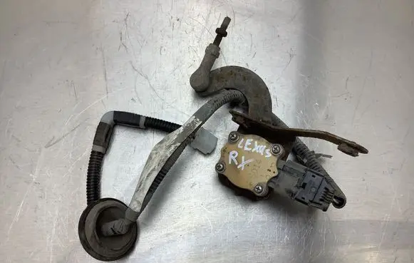 Lexus RX 330 - 350 - 400H Headlight/headlamp level sensor 8282112430