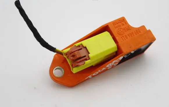 Volkswagen Touran I Airbag deployment crash/impact sensor 1T0909606