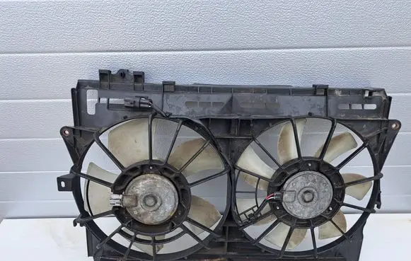 Toyota Avensis T250 Electric radiator cooling fan 4227502520