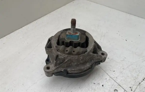 BMW 1 F20 F21 Engine mount bracket 685425202
