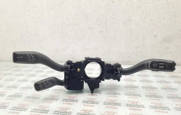 Wiper turn signal indicator stalk/switch