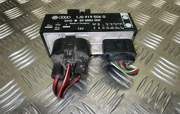 Volkswagen Golf IV Coolant fan relay 1J0919506G