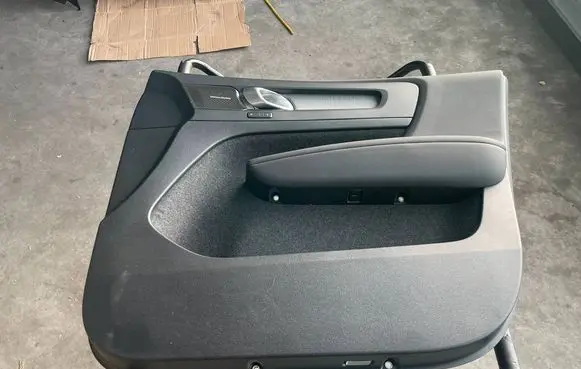 Volvo XC40 Front door card panel trim 