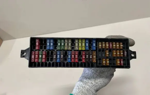 Volkswagen Polo V 6R Fuse module