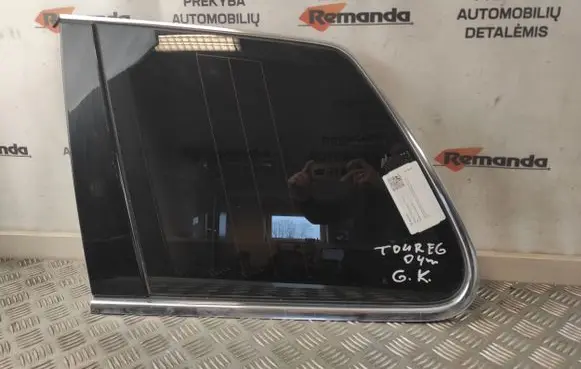 Volkswagen Touareg I Rear side window 7L6845297