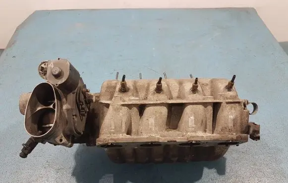 Audi A6 S6 C5 4B Intake manifold 077133185F