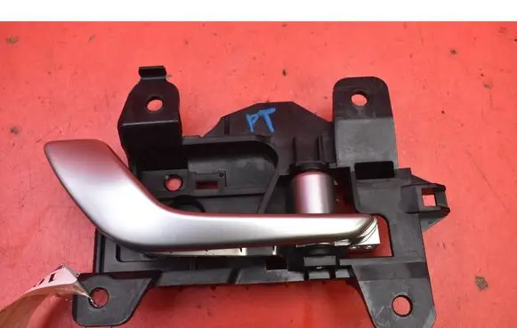 Hyundai Kona I Front door interior handle 82623BE010
