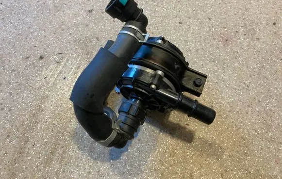 Hyundai Ioniq 5 Electric auxiliary coolant/water pump 369000EKM0