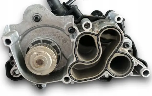 Volkswagen Caddy Water pump 04E121600CB