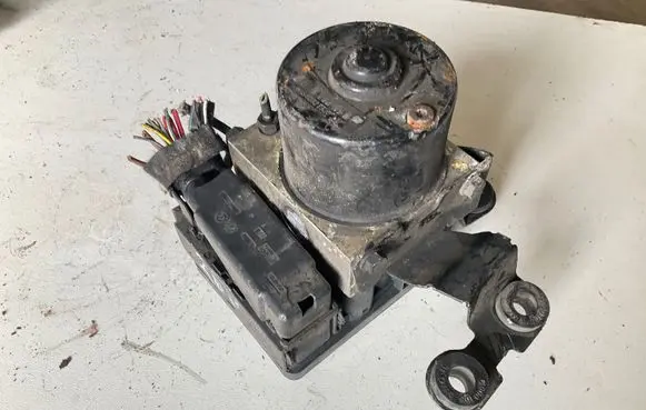 Skoda Octavia Mk1 (1U) ABS Pump 1C0907379L 1J0614517G 19096003343