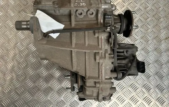 Gearbox transfer box case