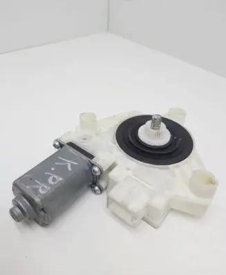 Mercedes-Benz C W205 Front door window regulator motor A2139069901 C53176101 00025099430