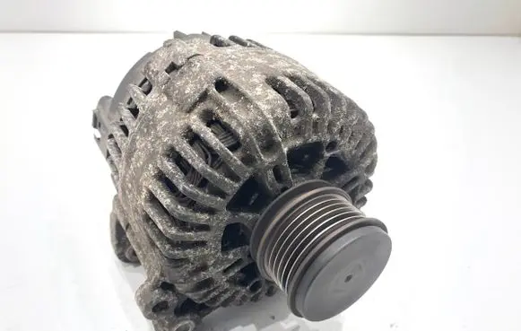 Volkswagen Golf Plus Generator/alternator 06F903023C