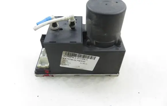 Audi A3 S3 8L Central locking vacuum pump 8D0862257