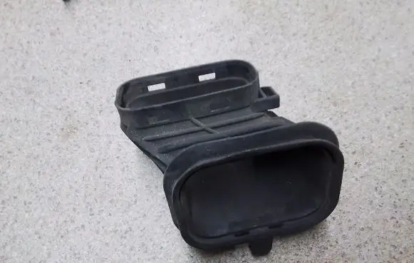 BMW 4 F32 F33 Air intake duct part 7613157