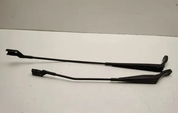 Peugeot 2008 I Front wiper blade arm 9673916780
