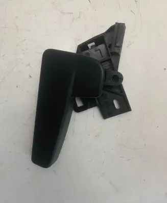 Volkswagen PASSAT B8 Engine bonnet (hood) release handle 6R1823533