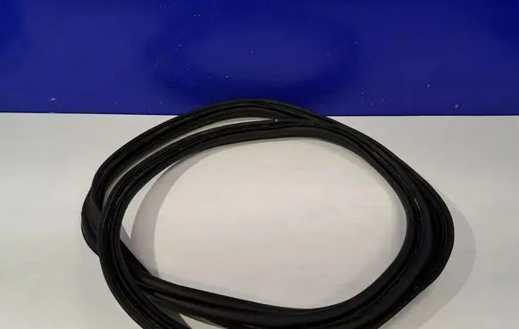 Maserati Ghibli Trunk rubber seal (body)