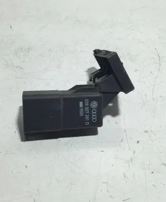 Volkswagen PASSAT B6 Glow plug pre-heat relay 0281003038 038907281D