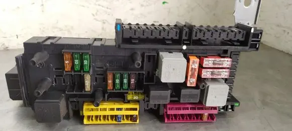 Mercedes-Benz C W204 SAM control unit 2049060205