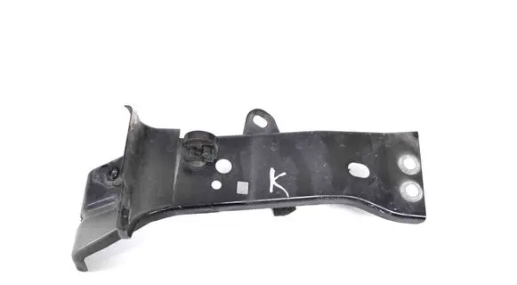 Mazda 3 II Fender mounting bracket