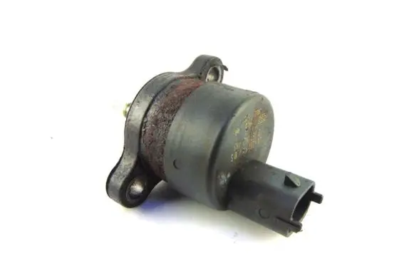 Renault Megane I Fuel pressure regulator 