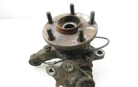 Toyota Corolla Verso E121 Front wheel hub spindle knuckle 