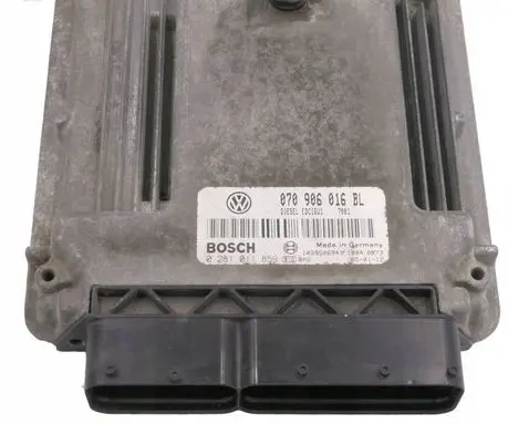 Volkswagen Touareg I Engine control unit/module 070906016BL