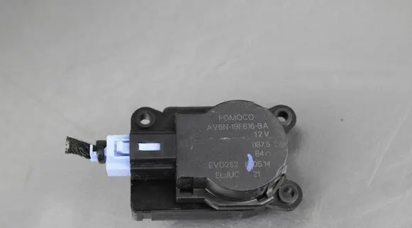 Ford Kuga II Intake manifold valve actuator/motor AV6N19E616BA AV6N19E616