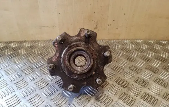 Mitsubishi Pajero Rear wheel hub