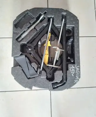 Jaguar XF X260 Tool set 
