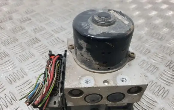 Ford Focus ABS Pump 10092501193 2M512M110EE