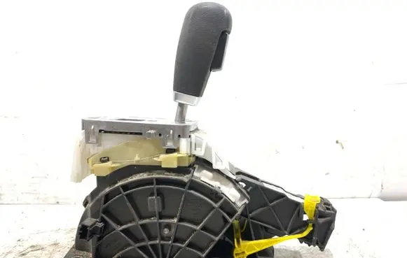 Volvo V70 Gear shifter/selector 30735687 212503