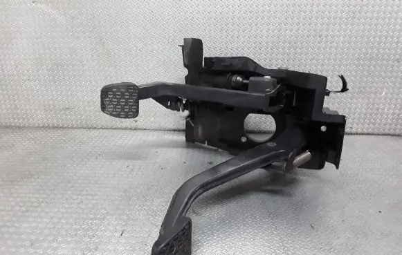 Mercedes-Benz C W203 Pedal assembly A2032903201