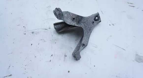 Seat Exeo (3R) Engine mounting bracket APAWSPORNIK