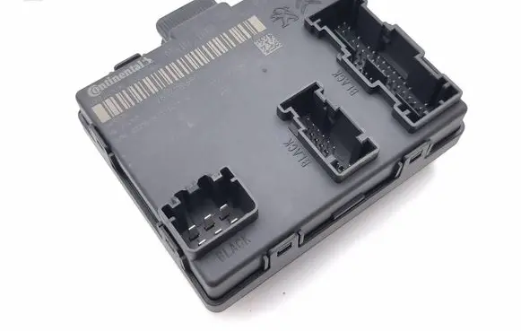 Peugeot 3008 III Door control unit/module 9857119380