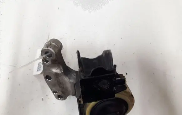 Citroen DS3 Engine mount bracket 9681706580