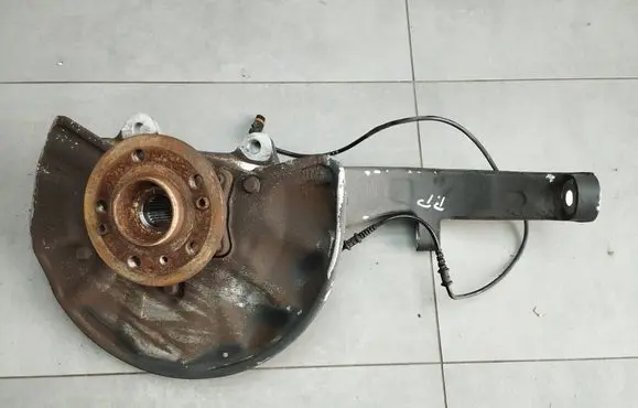 Mercedes-Benz GLE (W166 - C292) Front wheel hub spindle knuckle 16610