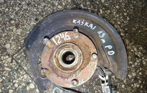 Nissan Qashqai Front wheel hub 