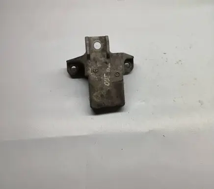Mitsubishi Outlander Engine mount bracket